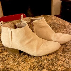 Old Navy Booties Size 8